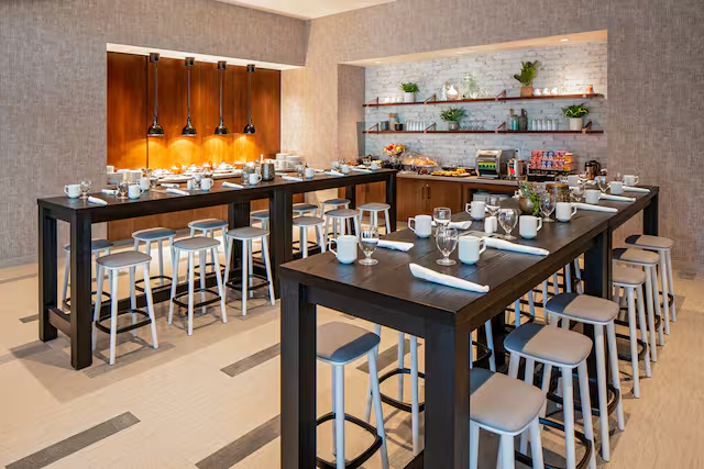 communal-tables-restaurant